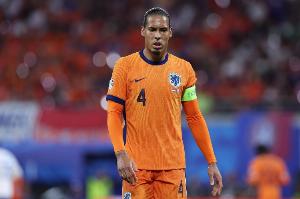 范戴克超越弗兰克·德波尔，成为荷兰国家队历史出场次数最多队长 图1