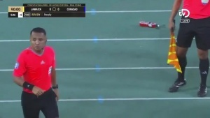 彻底疯狂！可能绝杀库拉索的点球被取消，解说员鬼哭狼嚎肆意庆祝 图1